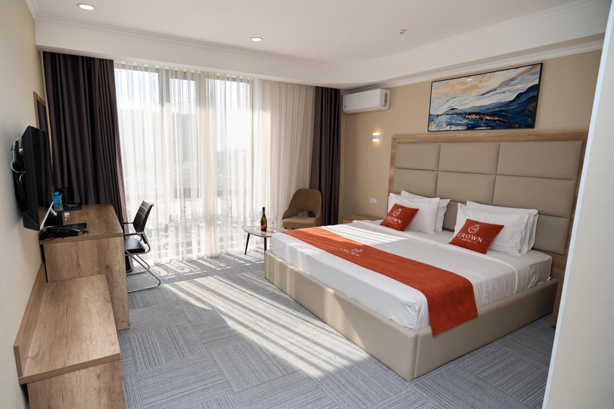 Crown Hotel Biszkek Zewnętrze zdjęcie