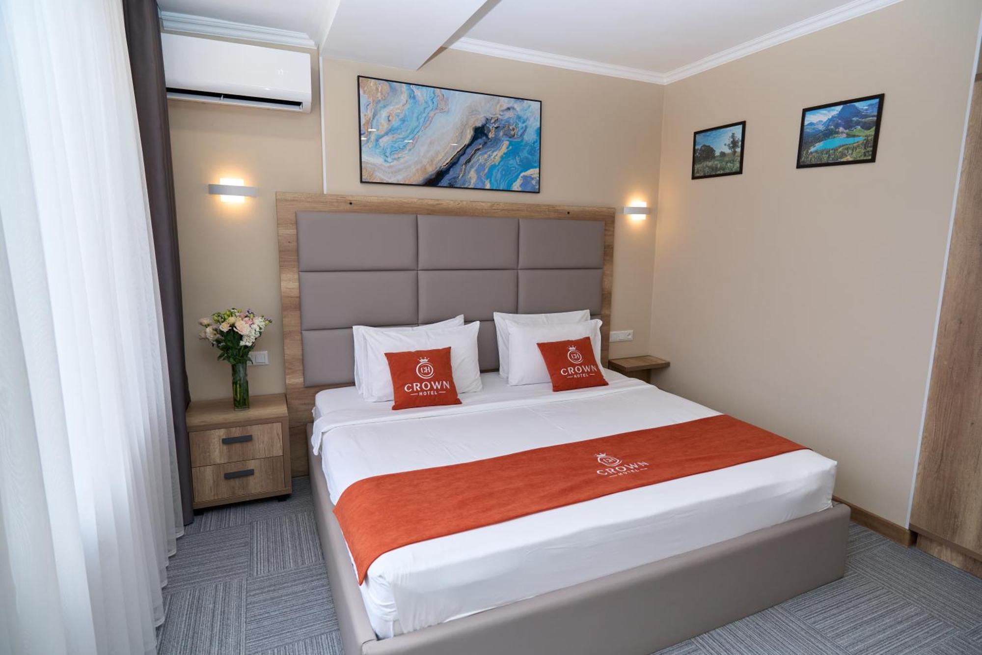 Crown Hotel Biszkek Zewnętrze zdjęcie