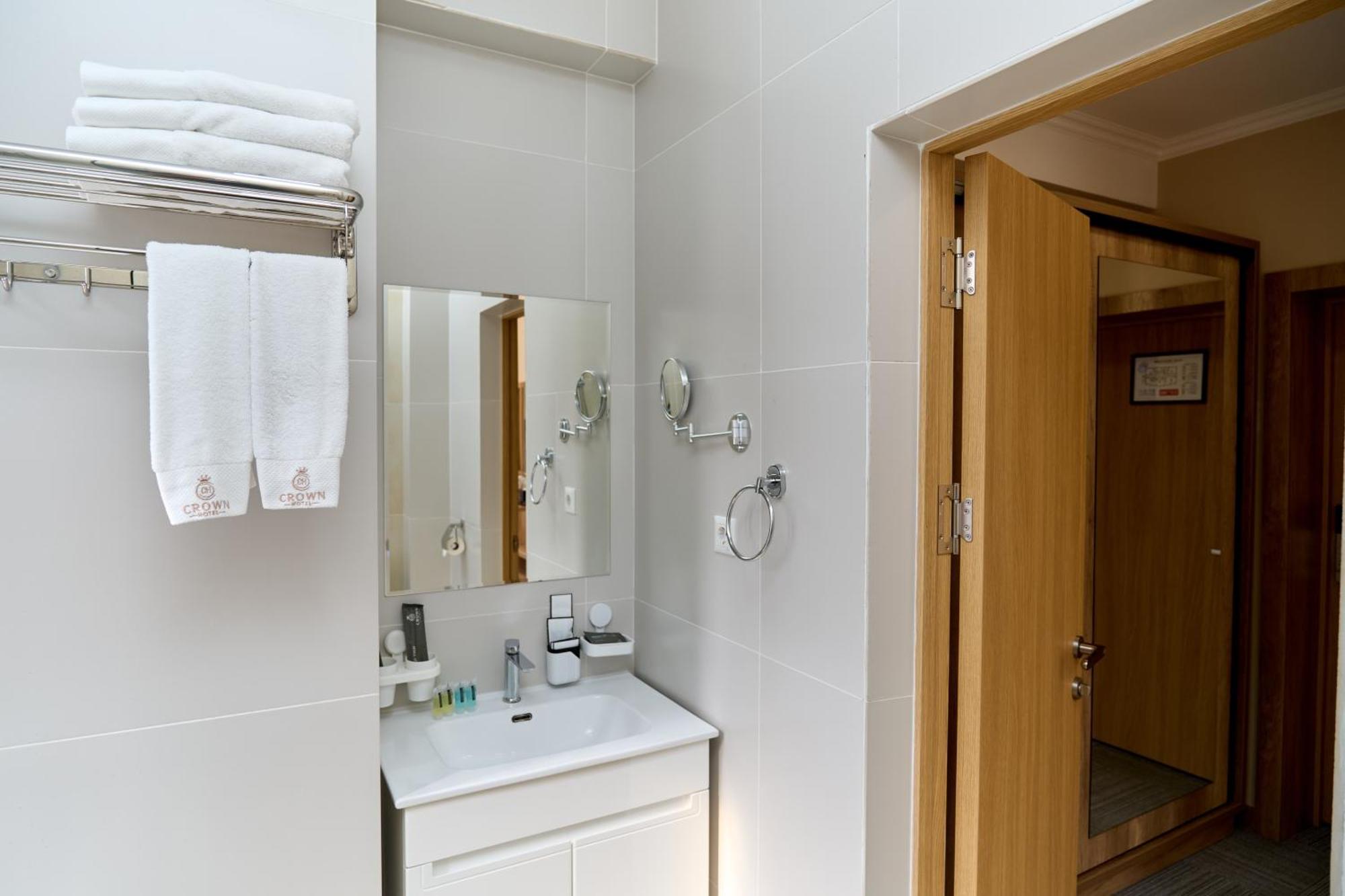 Crown Hotel Biszkek Zewnętrze zdjęcie
