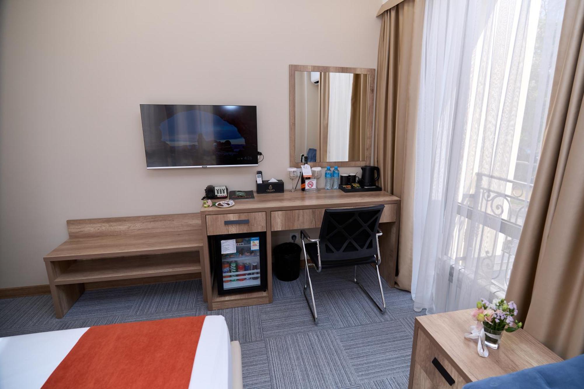 Crown Hotel Biszkek Zewnętrze zdjęcie