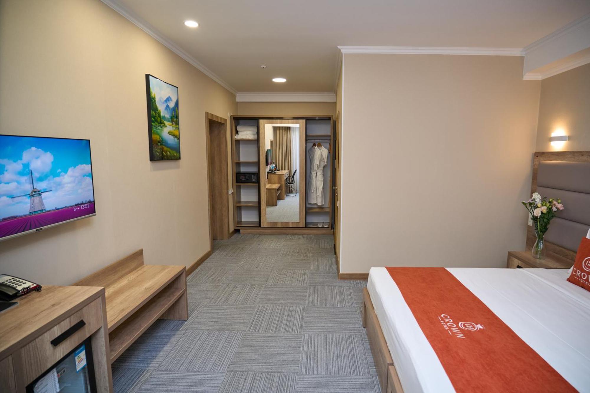 Crown Hotel Biszkek Zewnętrze zdjęcie