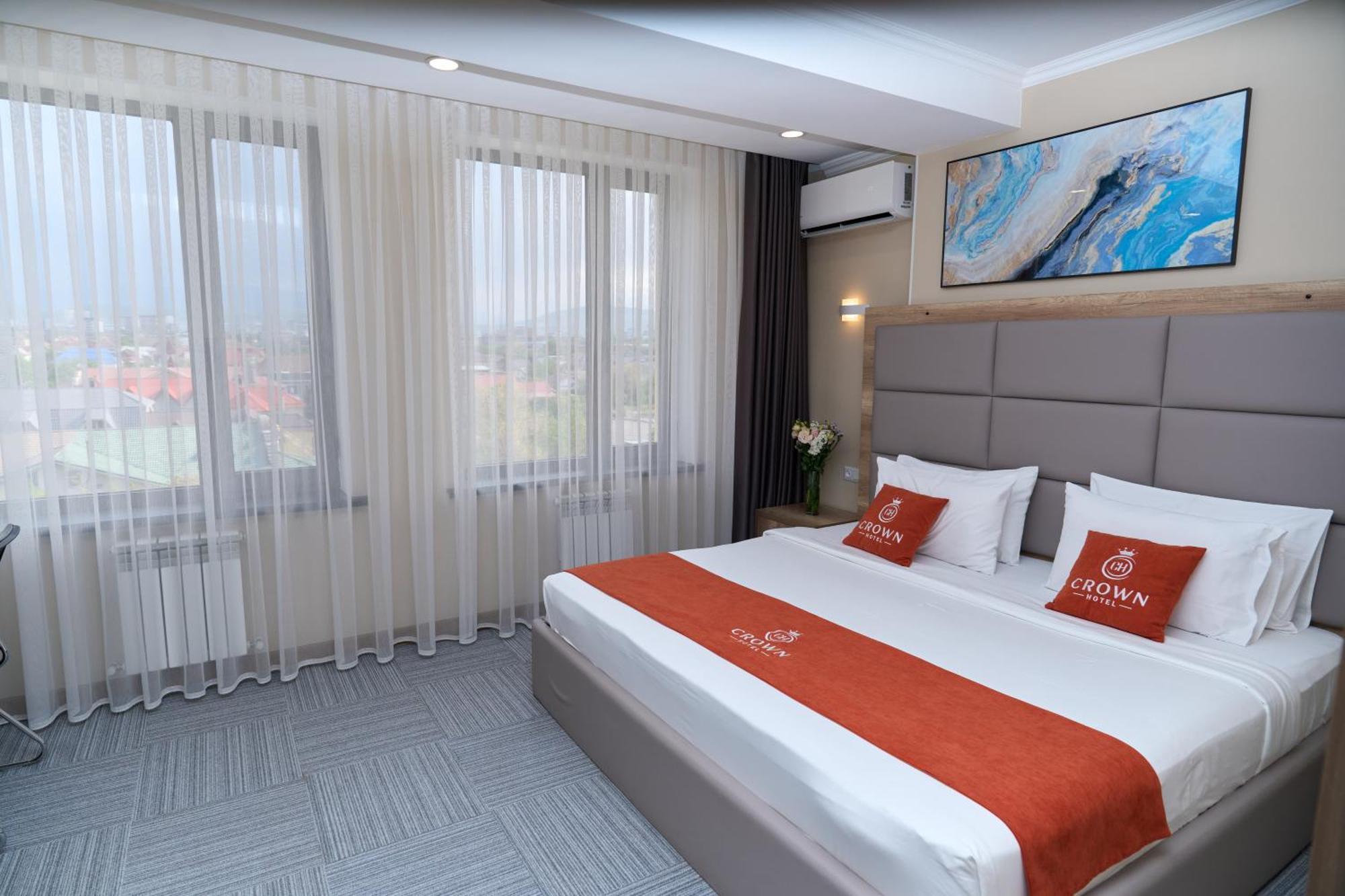 Crown Hotel Biszkek Zewnętrze zdjęcie
