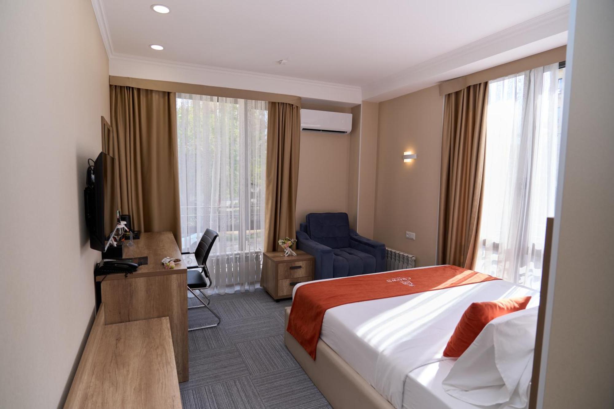Crown Hotel Biszkek Zewnętrze zdjęcie