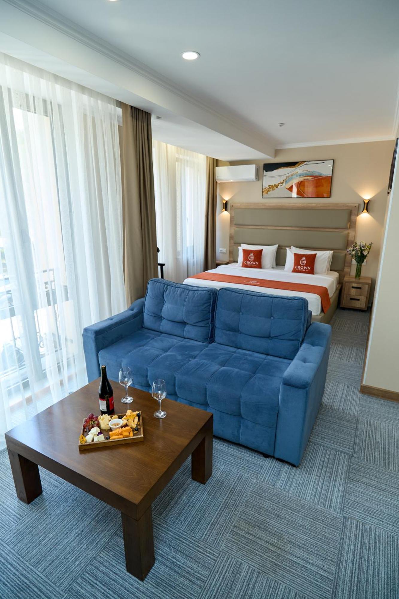 Crown Hotel Biszkek Zewnętrze zdjęcie