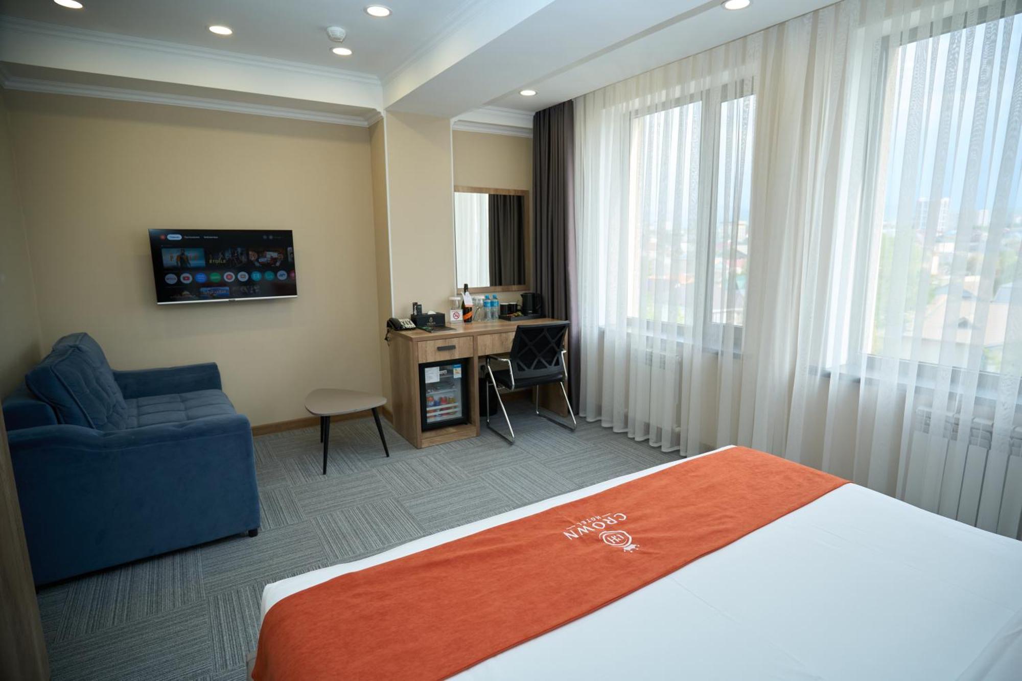 Crown Hotel Biszkek Zewnętrze zdjęcie