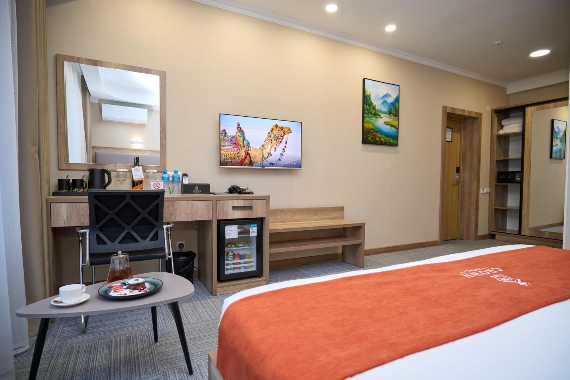 Crown Hotel Biszkek Zewnętrze zdjęcie