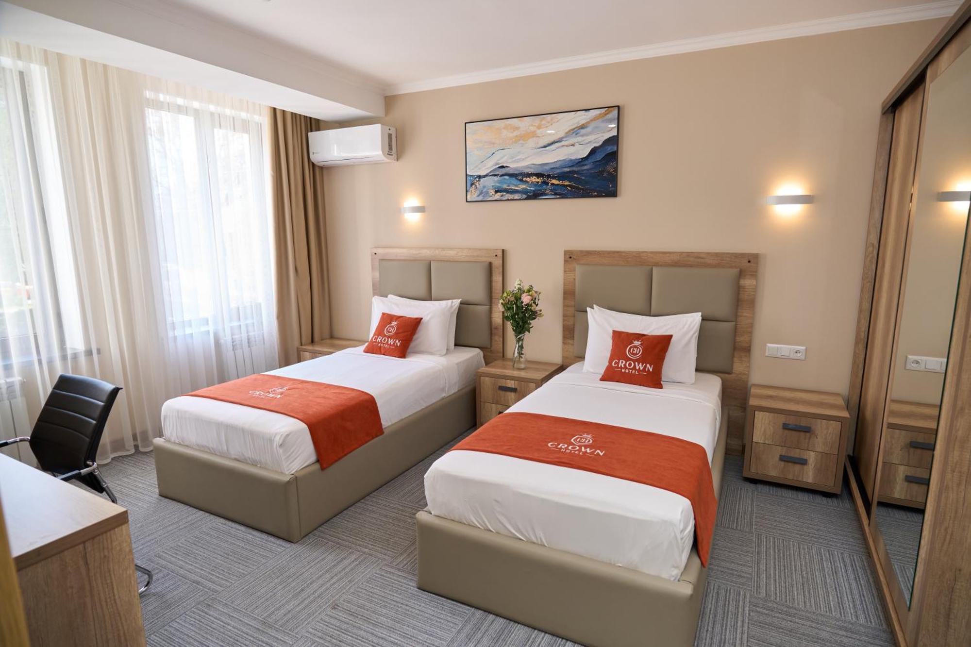 Crown Hotel Biszkek Zewnętrze zdjęcie