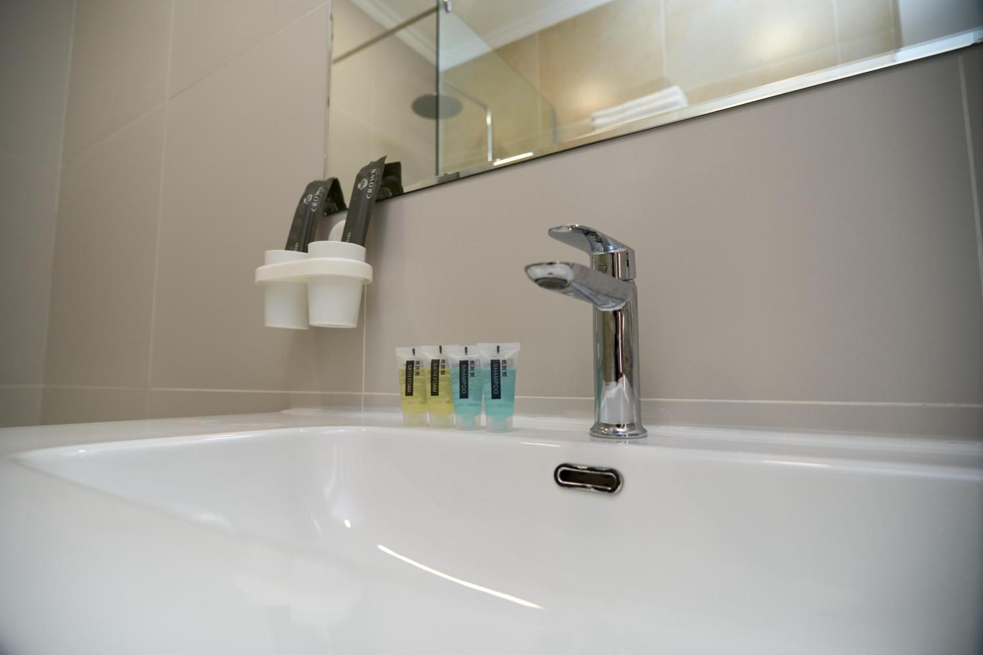 Crown Hotel Biszkek Zewnętrze zdjęcie