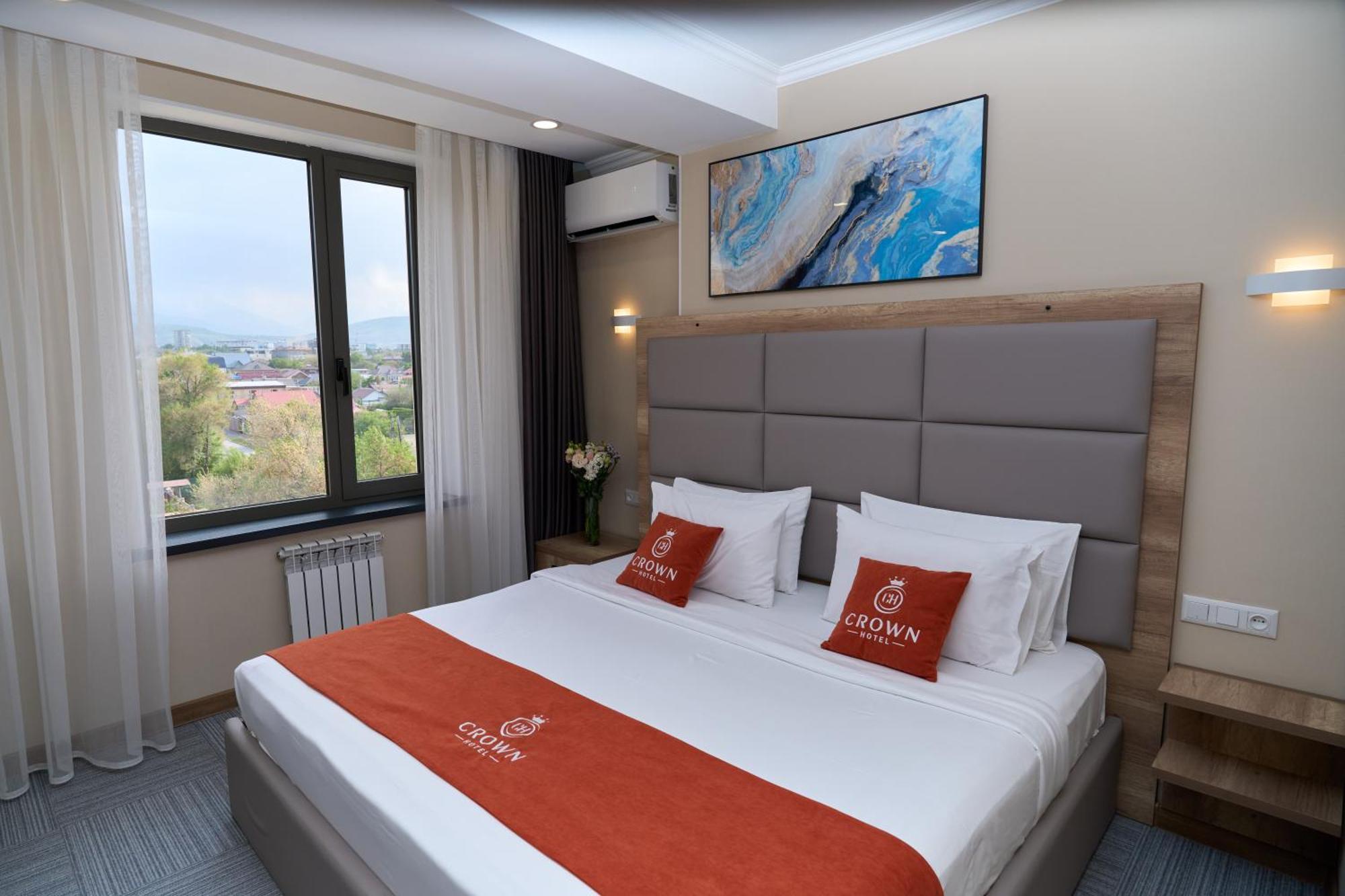 Crown Hotel Biszkek Zewnętrze zdjęcie
