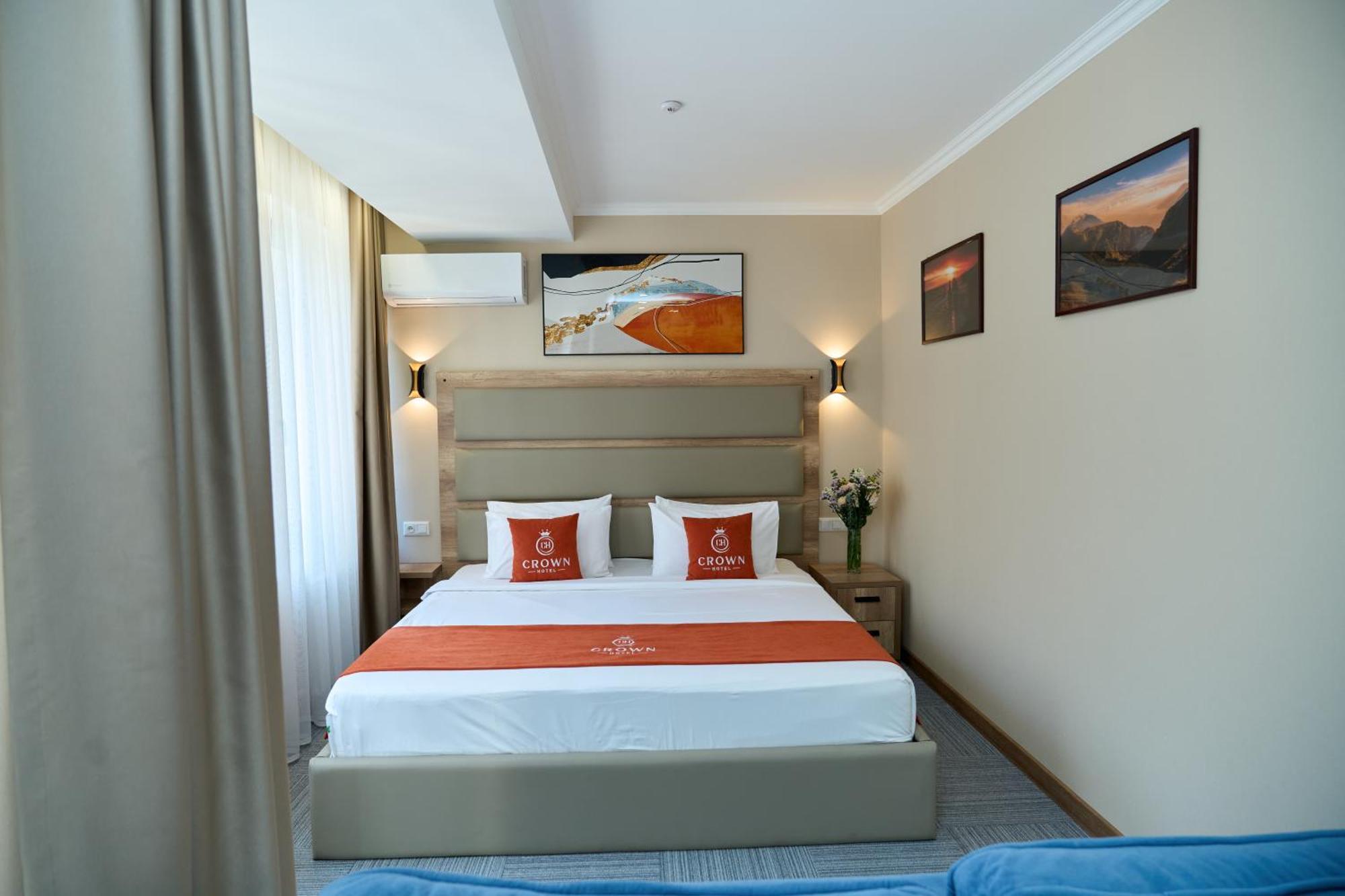 Crown Hotel Biszkek Zewnętrze zdjęcie