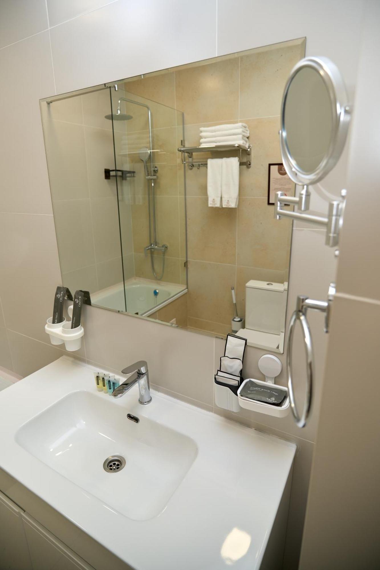 Crown Hotel Biszkek Zewnętrze zdjęcie
