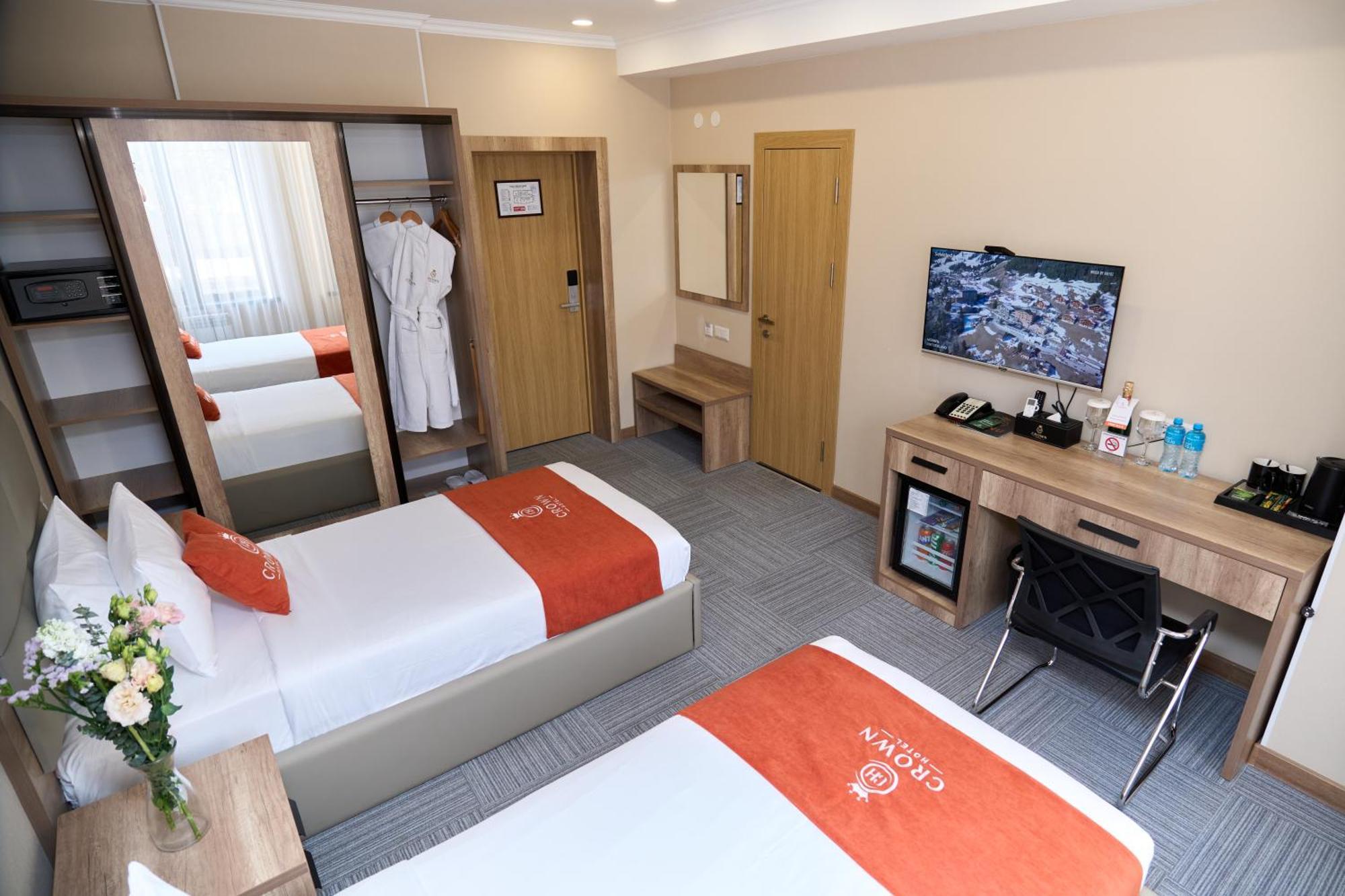 Crown Hotel Biszkek Zewnętrze zdjęcie