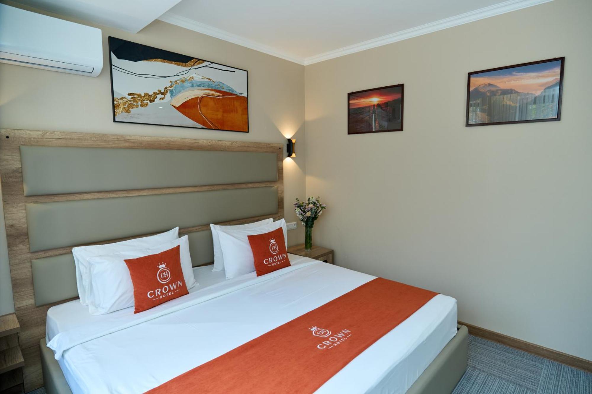 Crown Hotel Biszkek Zewnętrze zdjęcie