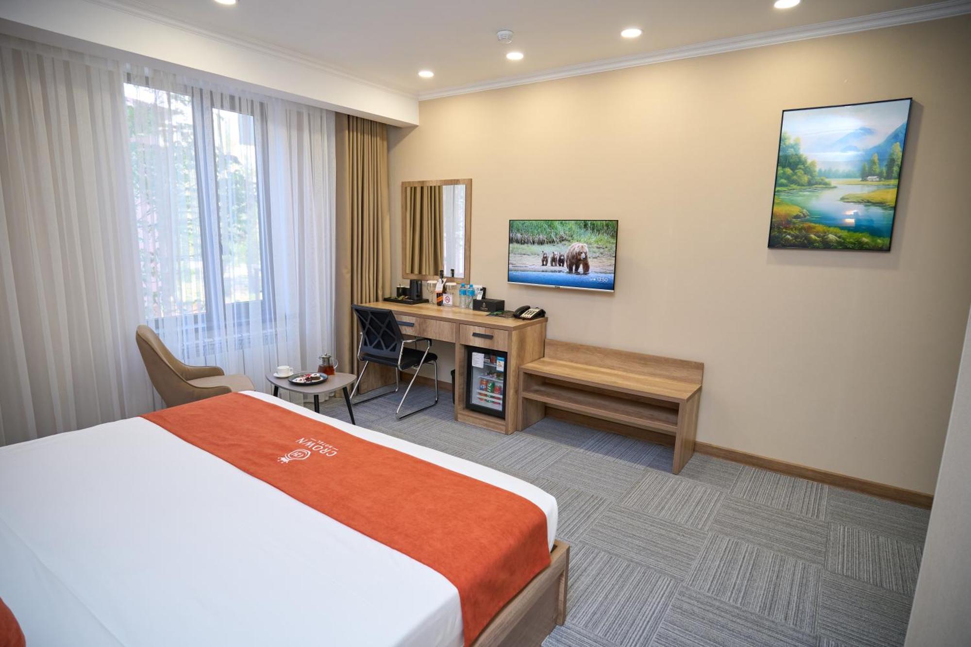 Crown Hotel Biszkek Zewnętrze zdjęcie