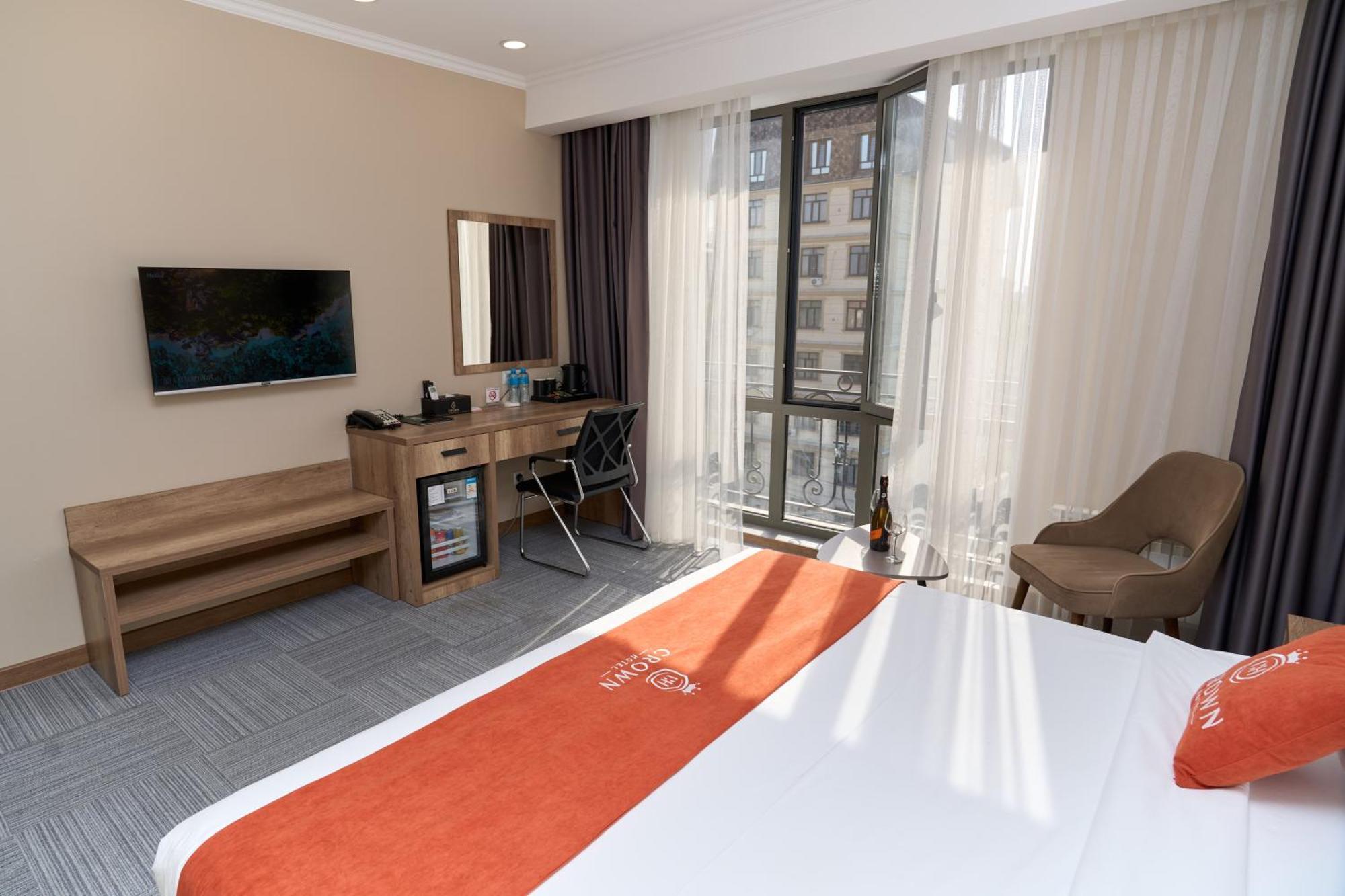 Crown Hotel Biszkek Zewnętrze zdjęcie