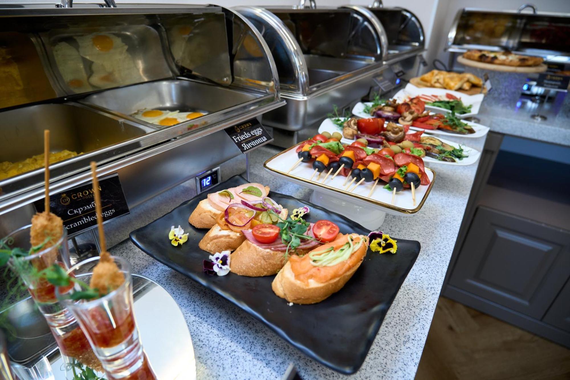 Crown Hotel Biszkek Zewnętrze zdjęcie