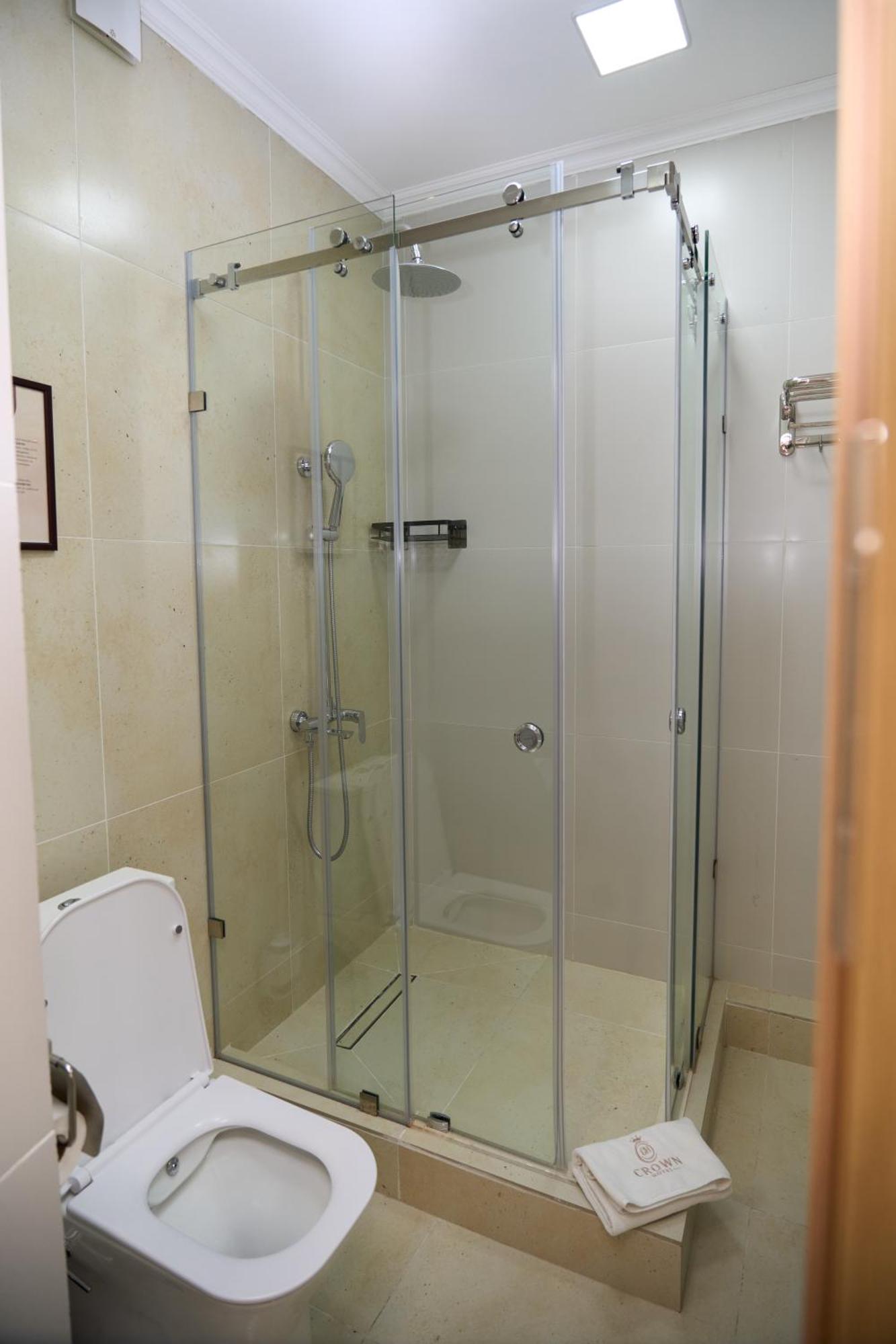 Crown Hotel Biszkek Zewnętrze zdjęcie