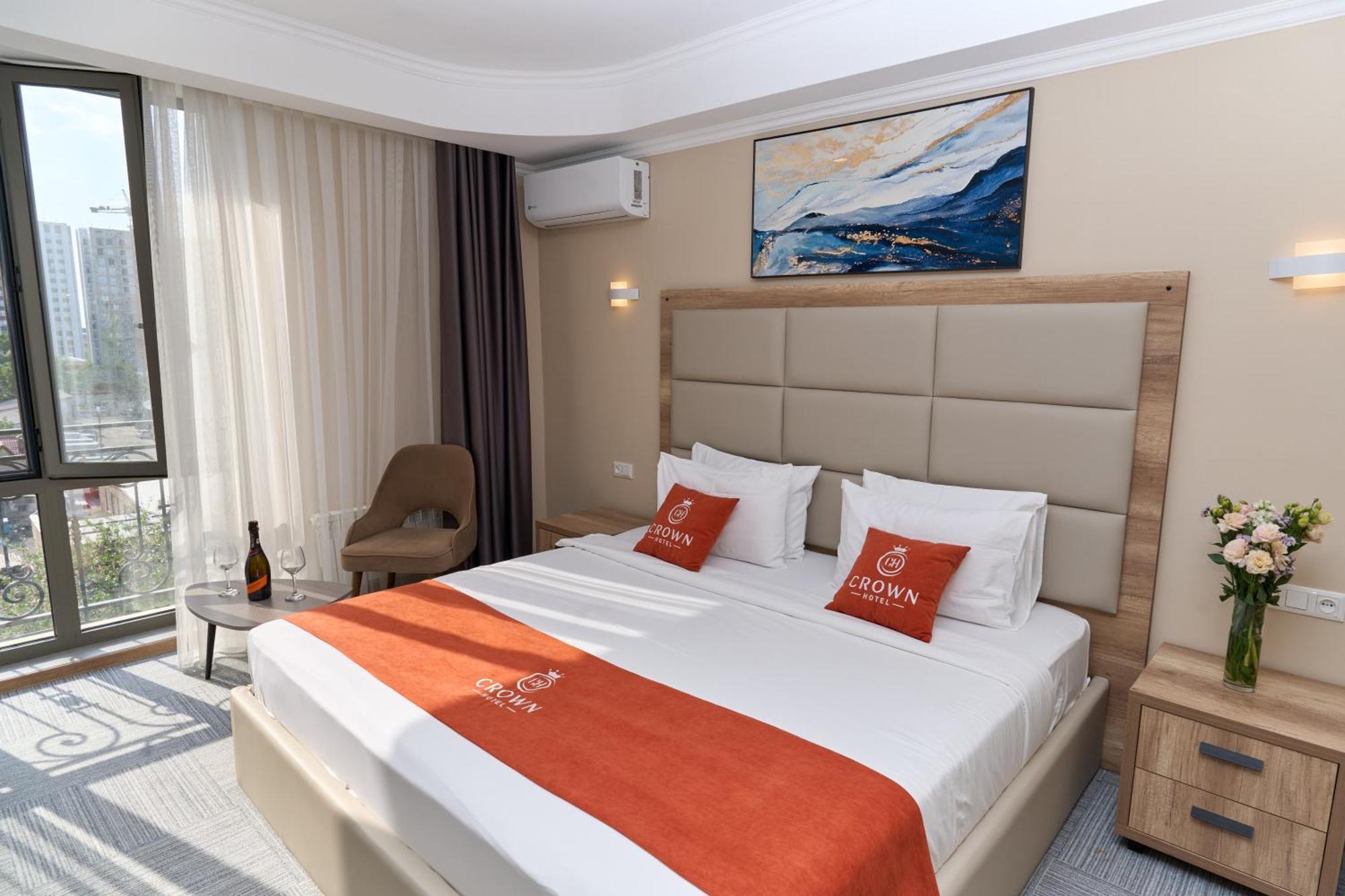 Crown Hotel Biszkek Zewnętrze zdjęcie