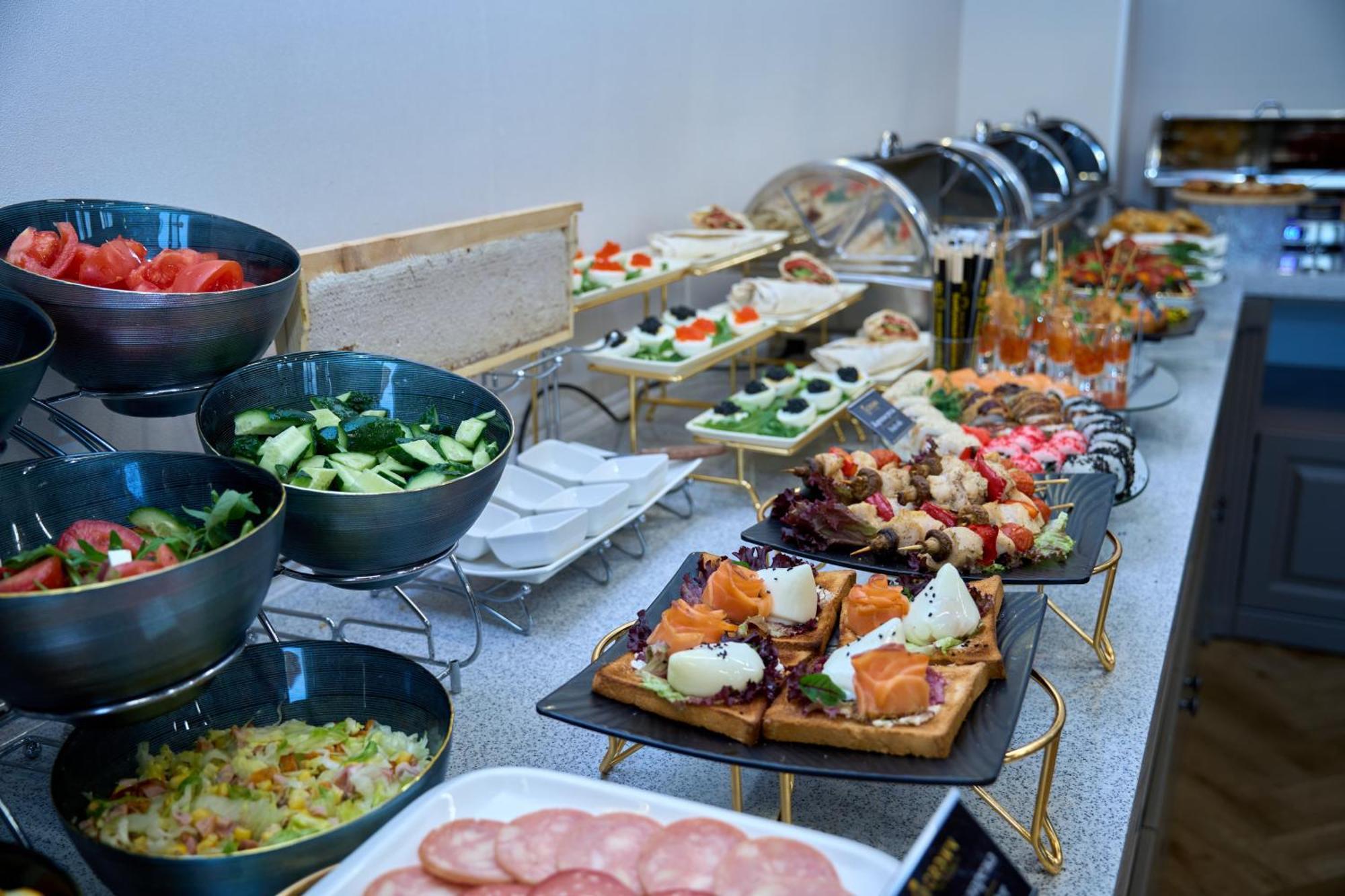 Crown Hotel Biszkek Zewnętrze zdjęcie