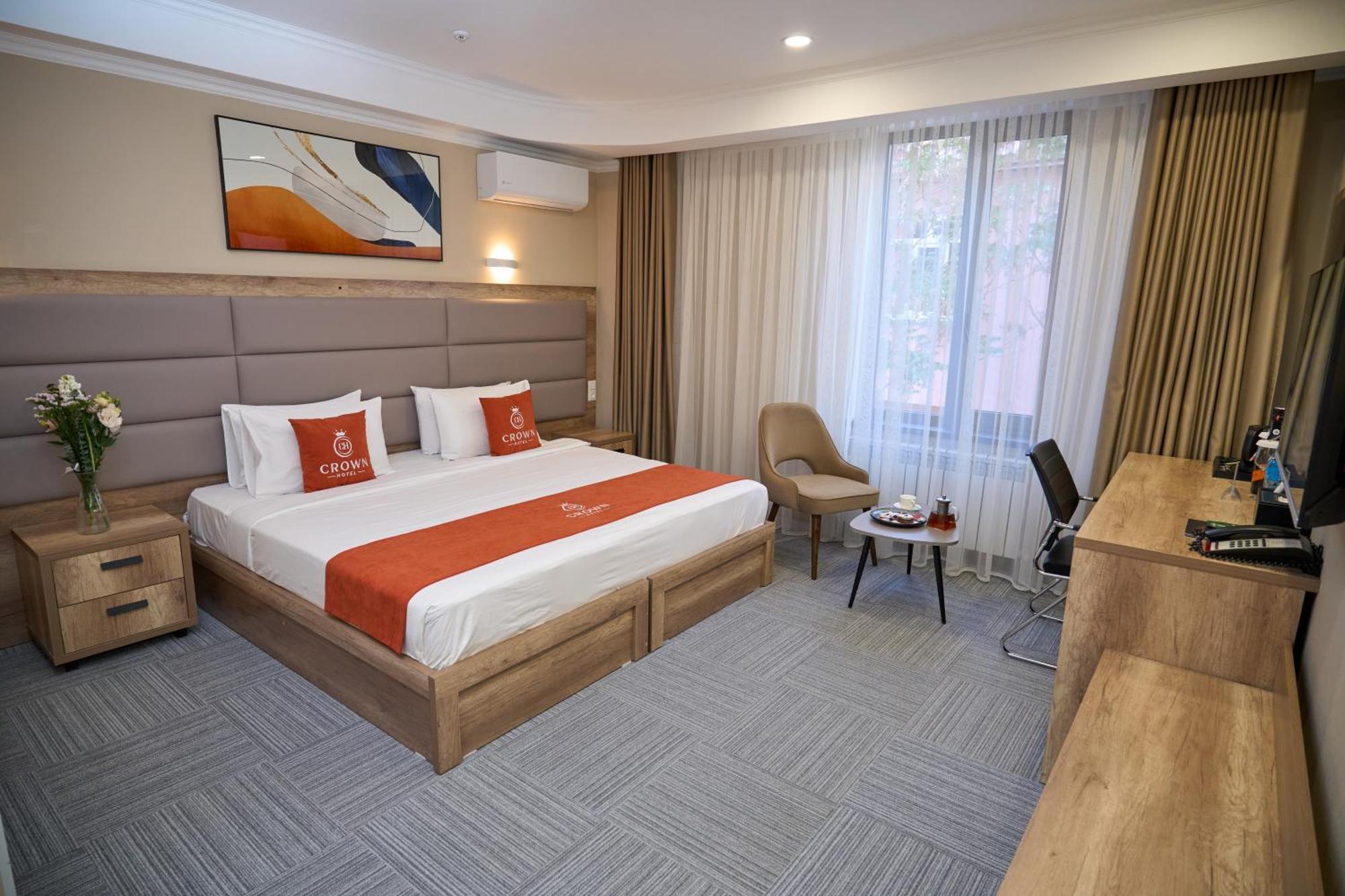 Crown Hotel Biszkek Zewnętrze zdjęcie
